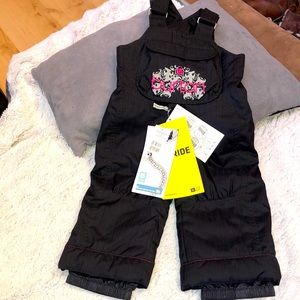 Burton dryride mini shred bib pants. Brand new, girls 2t. Comes w Burton mittens